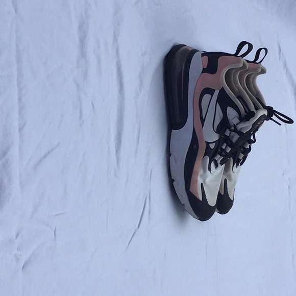 Nike Air Max 270 React - Picture 3 of 5